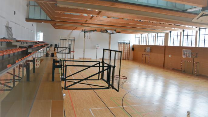 Sporthalle Basketballkorb