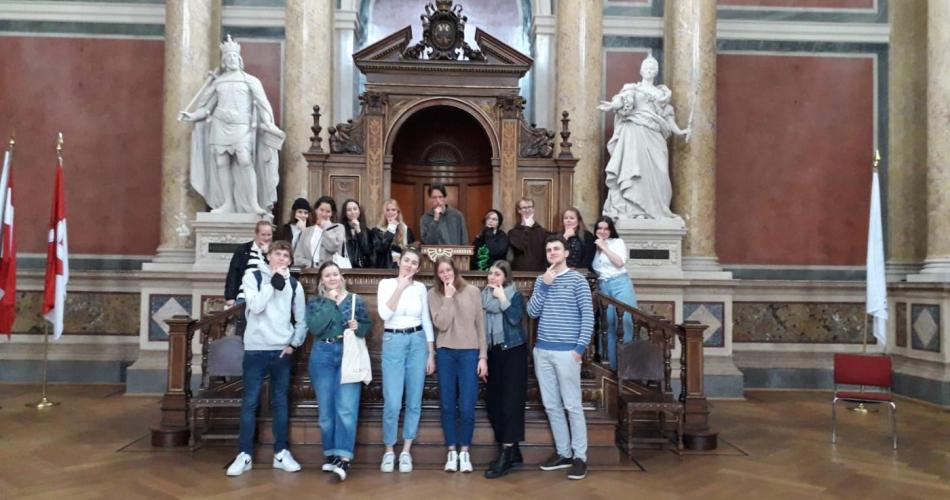 Schüler in der Uni